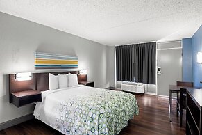 HomeTowne Studios by Red Roof Richmond - Airport/Sandston