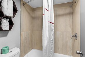 HomeTowne Studios by Red Roof Richmond - Airport/Sandston