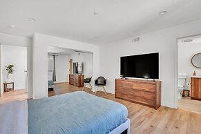 Luxurious Townhome