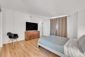 Luxurious Townhome