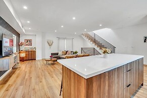 Luxurious Townhome