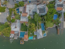 Lakeside Retreat Spacious Family Villa