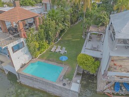 Lakeside Retreat Spacious Family Villa