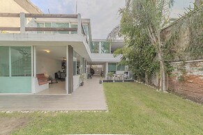 Lakeside Retreat Spacious Family Villa