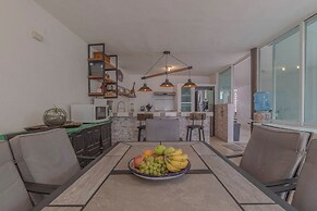 Lakeside Retreat Spacious Family Villa