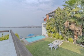 Lakeside Retreat Spacious Family Villa