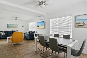 Spacious 1 Bedroom APT at the beach