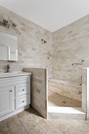 Spacious 1 Bedroom APT at the beach