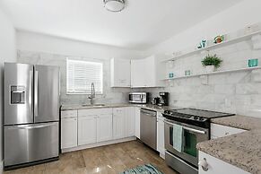 Spacious 1 Bedroom APT at the beach