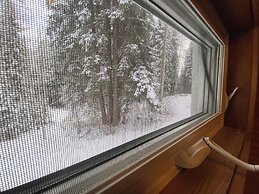 Rustic Beaverfoot Lodge Basic Cabin