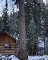 Rustic Beaverfoot Lodge Basic Cabin