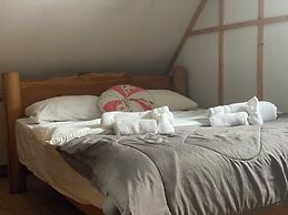 Rustic Beaverfoot Lodge Basic Cabin