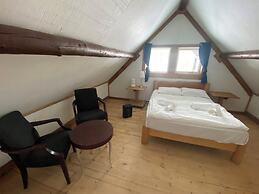 Rustic Beaverfoot Lodge Basic Cabin