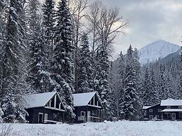 Rustic Beaverfoot Lodge Basic Cabin