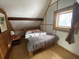 Rustic Beaverfoot Lodge Basic Cabin