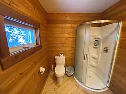 Rustic Beaverfoot Lodge Basic Cabin