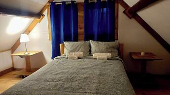 Rustic Beaverfoot Lodge Basic Cabin