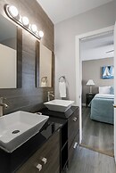 ULTRA Modern Apt by the Beach