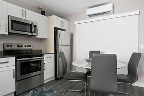 ULTRA Modern Apt by the Beach