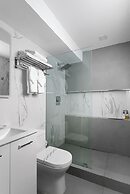 ULTRA Spacious apt Steps From the Beach