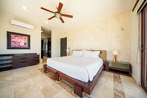 Beachfront Ocean View Penthouse Surf 408