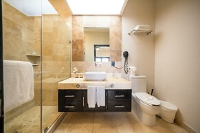 Beachfront Ocean View Penthouse Surf 408