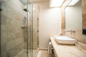 Beachfront Ocean View Penthouse Surf 408