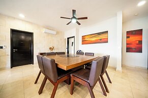 Beachfront Ocean View Penthouse Surf 408