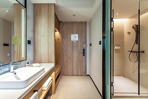 Holiday Inn Express Shanghai Jing'an Temple by IHG