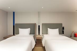 Holiday Inn Express Shanghai Jing'an Temple by IHG