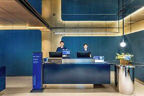 Holiday Inn Express Shanghai Jing'an Temple by IHG