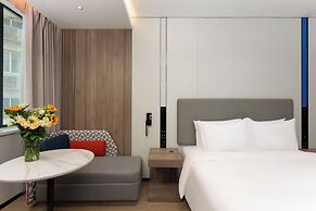 Holiday Inn Express Shanghai Jing'an Temple by IHG