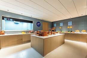 Holiday Inn Express Shanghai Jing'an Temple by IHG