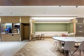 Holiday Inn Express Shanghai Jing'an Temple by IHG