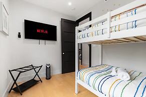 Luxury Clarendon 4-BR Homestay - McVeigh