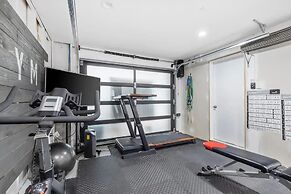 Luxury Clarendon 4-BR Homestay - McVeigh