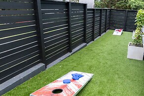 Luxury Clarendon 4-BR Homestay - McVeigh