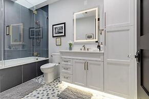 Luxury Clarendon 4-BR Homestay - McVeigh