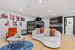 Luxury Clarendon 4-BR Homestay - McVeigh