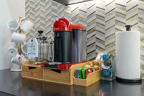 Luxury Clarendon 4-BR Homestay - McVeigh