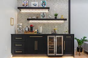 Luxury Clarendon 4-BR Homestay - McVeigh