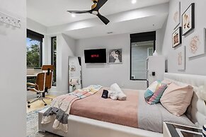 Luxury Clarendon 4-BR Homestay - McVeigh