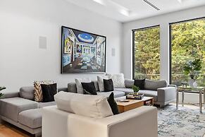 Luxury Clarendon 4-BR Homestay - McVeigh