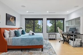 Luxury Clarendon 4-BR Homestay - McVeigh