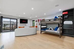 Luxury Clarendon 4-BR Homestay - McVeigh