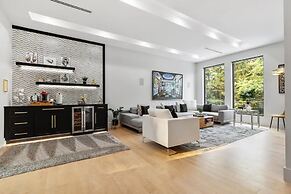 Luxury Clarendon 4-BR Homestay - McVeigh