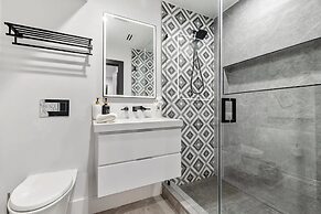 Luxury Clarendon 4-BR Homestay - McVeigh