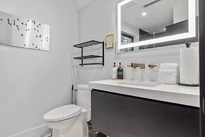 Luxury Clarendon 4-BR Homestay - McVeigh