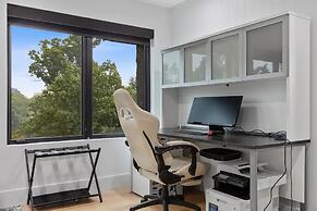 Luxury Clarendon 4-BR Homestay - McVeigh