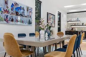 Luxury Clarendon 4-BR Homestay - McVeigh